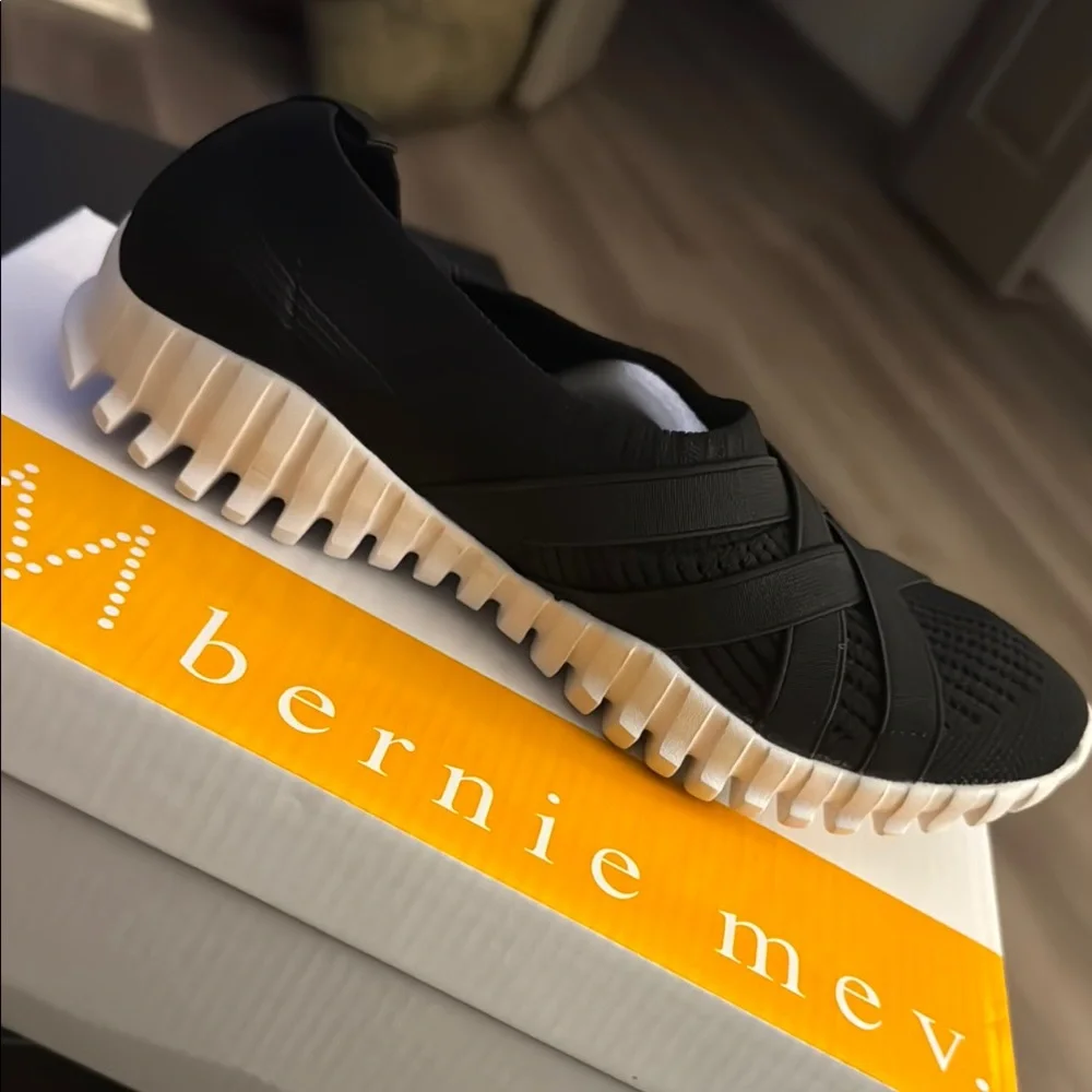 Bernie Mev Womens Dawa Slip On Almond Toe Slip-On Sneakers Black EU 39/ US 8M